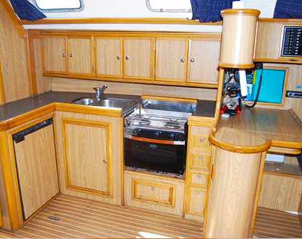 sailing yacht private cruises