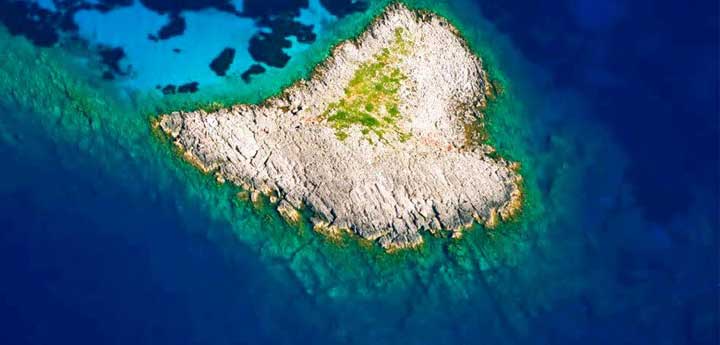 proposal heart island Greece by sailboat