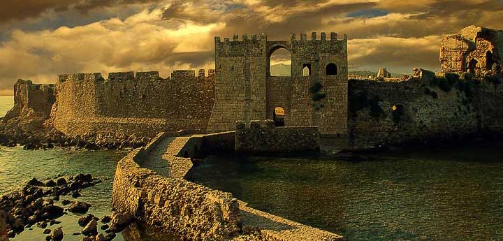sailing day boat trips to Methoni fortress and Pilos
