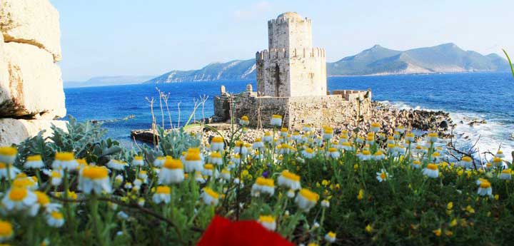 day boat tours to Methoni fortress and Pilos