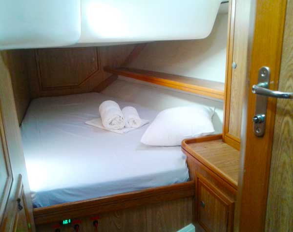 sailing yacht private cruises
