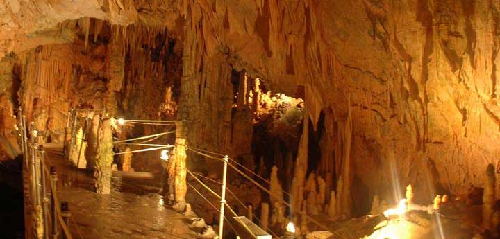 diros caves location