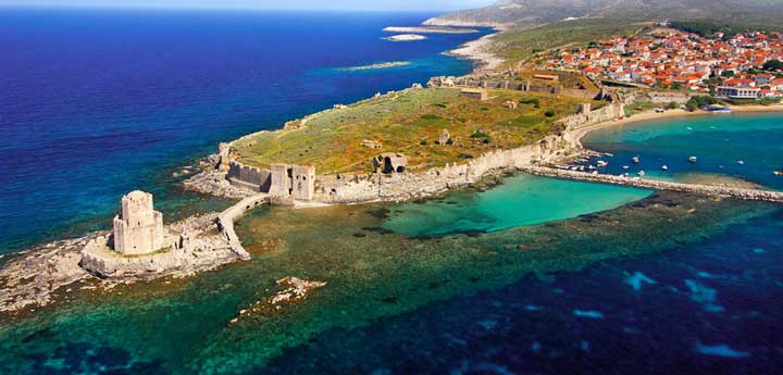 day boat tours to Methoni fortress and Pilos